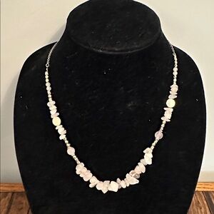 Chic Rose Quartz and Gold Necklace